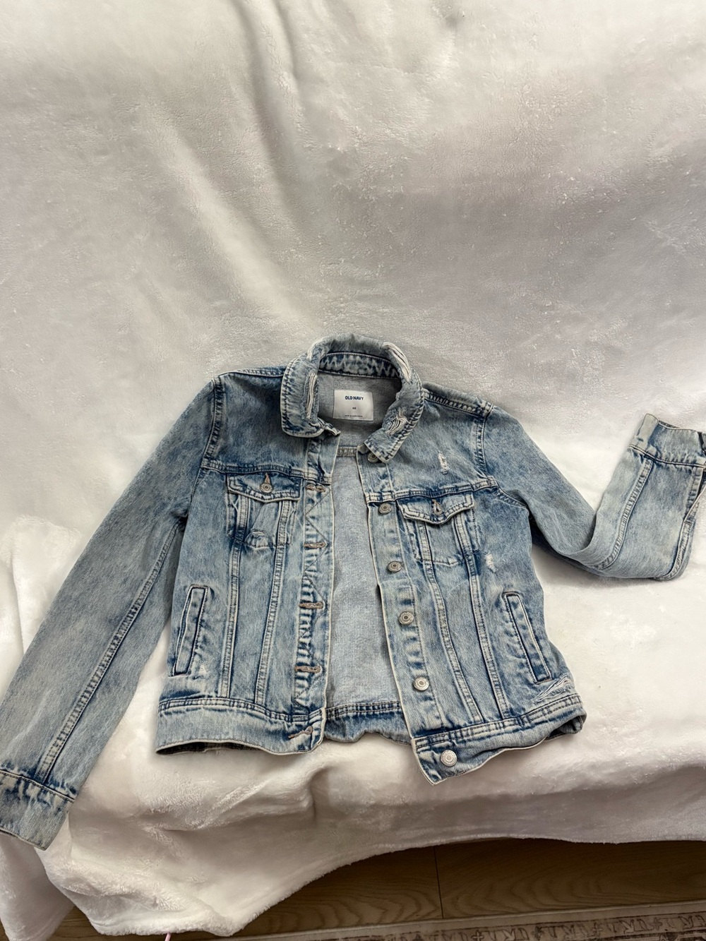 Light Wash Women’s Denim Jacket - Classic Casual Style